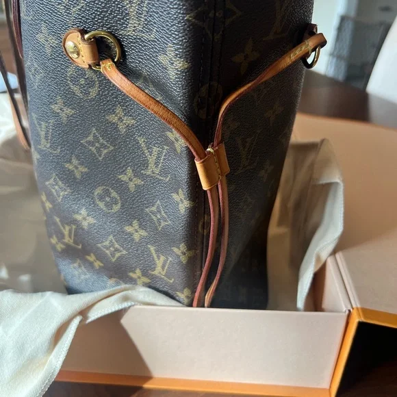 Louis Vuitton Neverfull MM - Picture 4 of 11